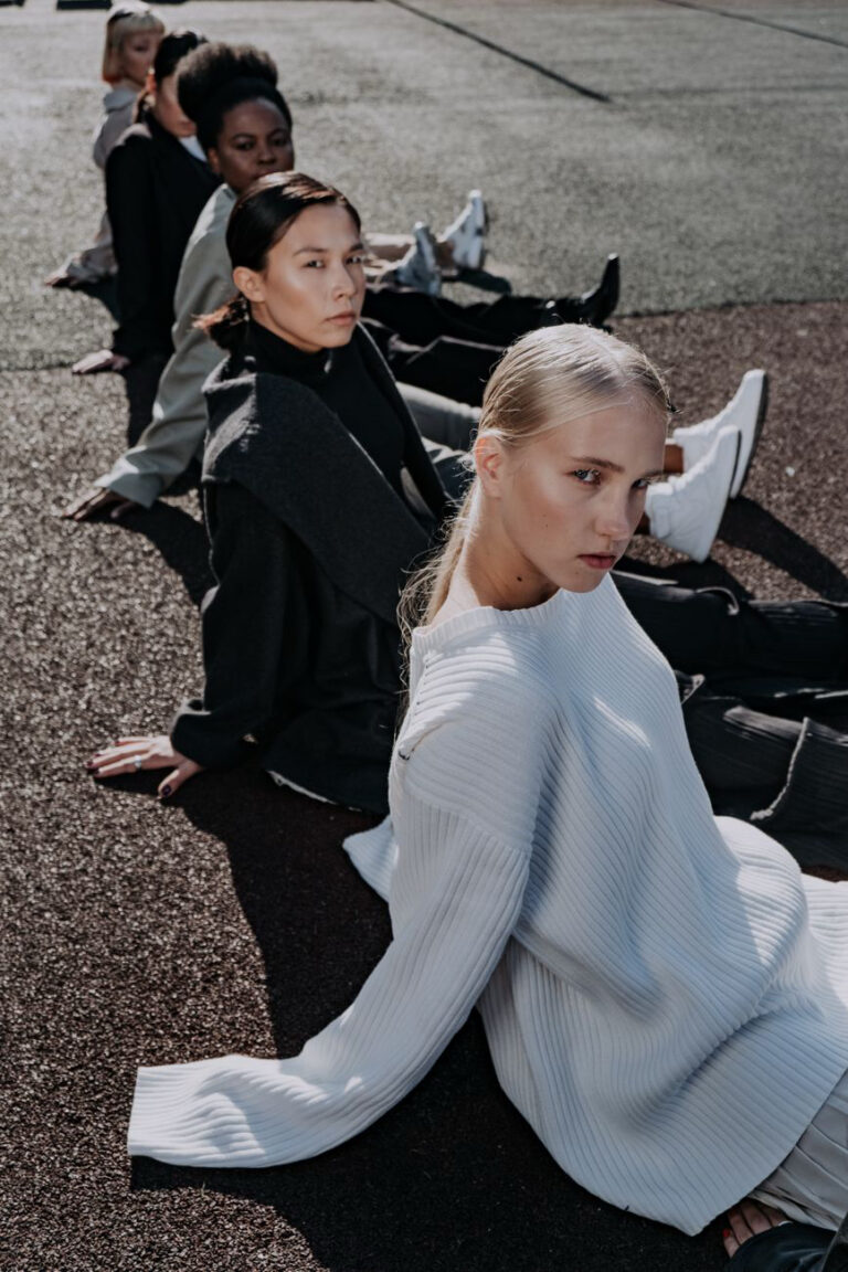🤍 Clean Girl Fashion: The Art of Looking Effortlessly Chic (Without Trying Too Hard)